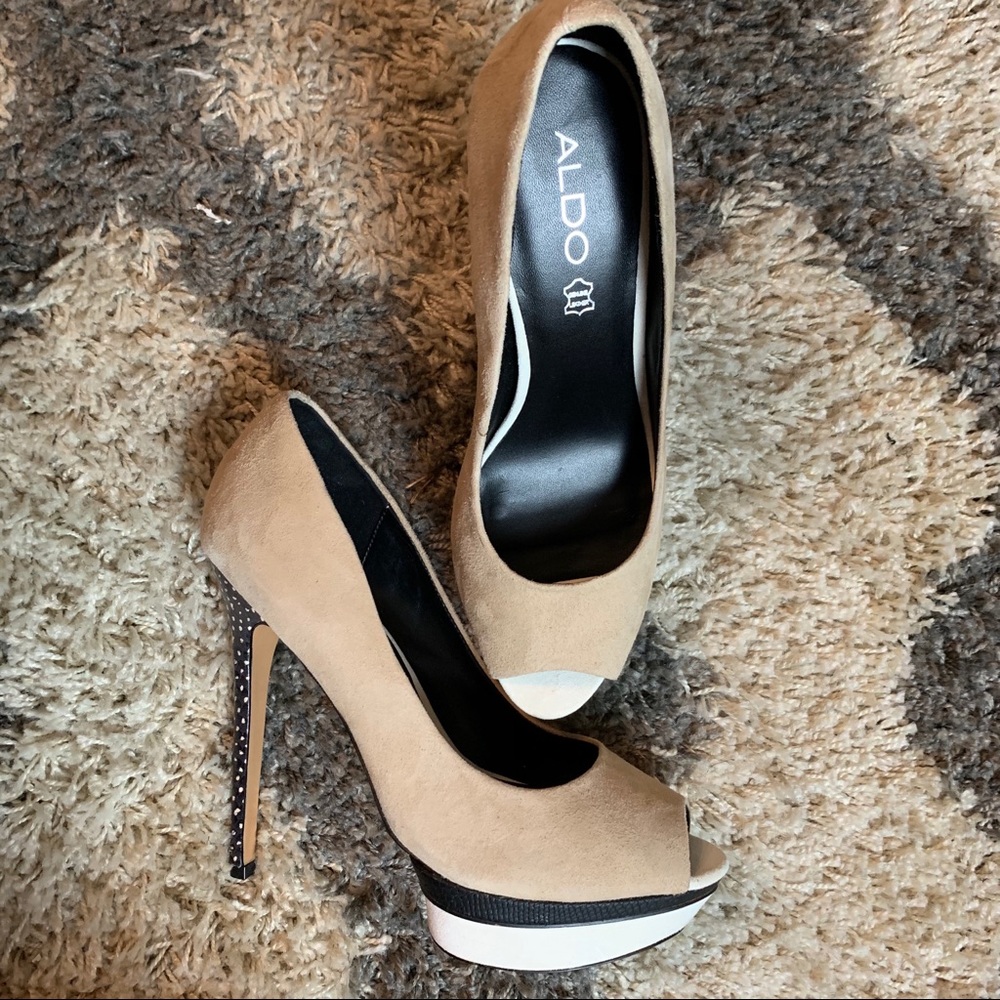 Stunning Aldo Nydeicia Platform Heels / Tan / 10M